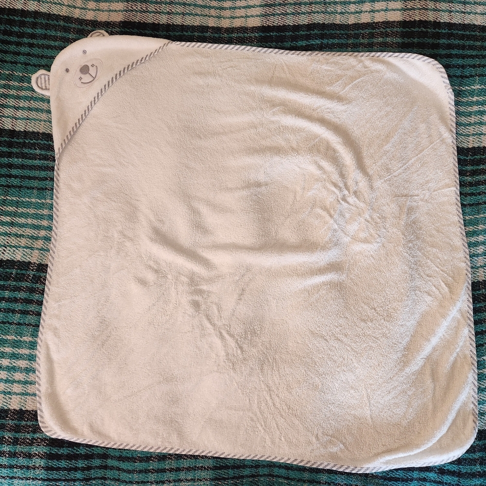 NWOT Brand New Never Used Bamboo Hooded Bear Baby Towel with Was Cloth